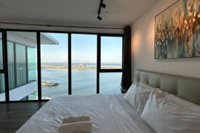 Seaview Premium Duplex in Gurney with WiFi & Full Kitchen 12B